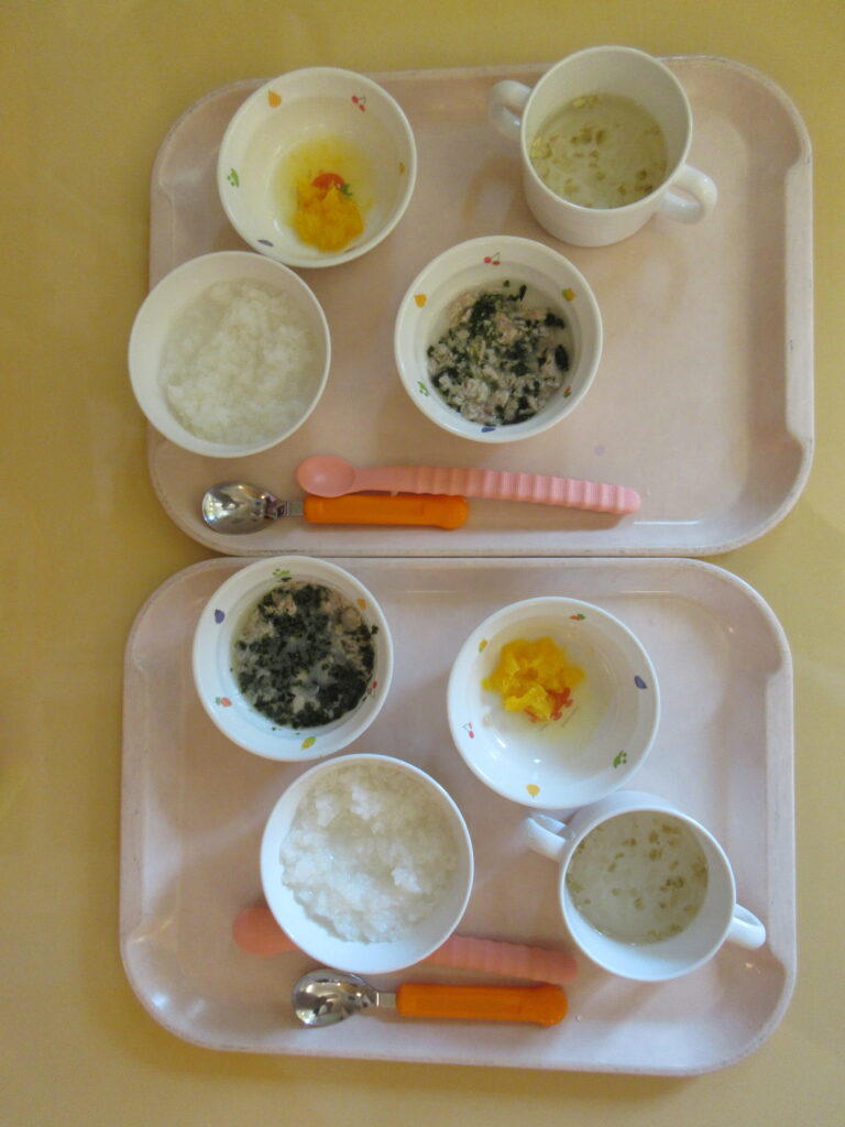 食べるの大好き（0歳児）